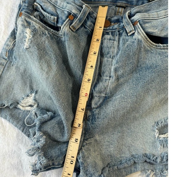 Blank NYC Hollywood‎ Distressed Button Fly Jean Shorts Size 29 Light Wash 2’’ - Picture 7 of 7